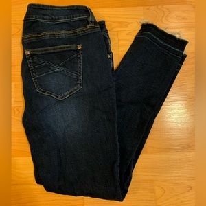 🍉 Warehouse One medium denim, EUC size 10, skinny jeans stretchy frayed hem look
